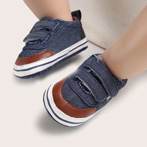 

Baby Boy Star Appliques Wide Fit Sneakers, Navy blue