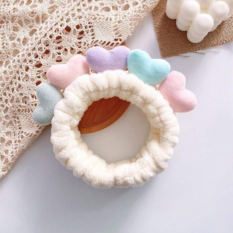 

1pc Random Heart Bath Headband, White