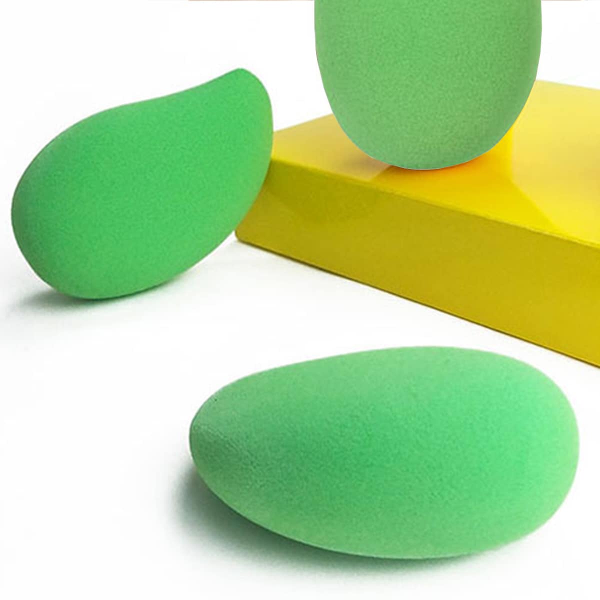 

1pc Mango Shaped Makeup Sponge, Green