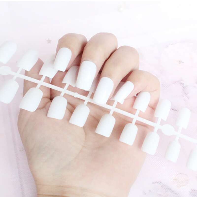 

24pcs Plain Fake Nail & 24pcs Tape & 1pc Nail File, White