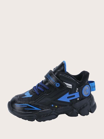 حذاء رياضي بحزام فيلكرو بجرافيك عبارة للاولاد