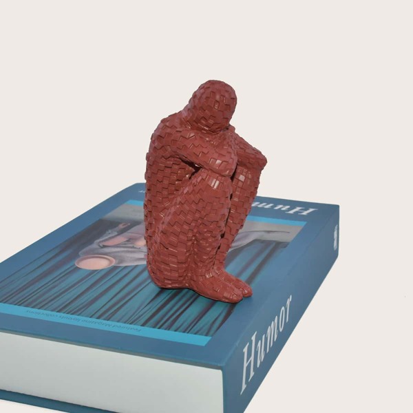 

1pc Figure Shaped Decorative Object, Rust brown