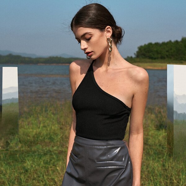 

One Shoulder Solid Top, Black