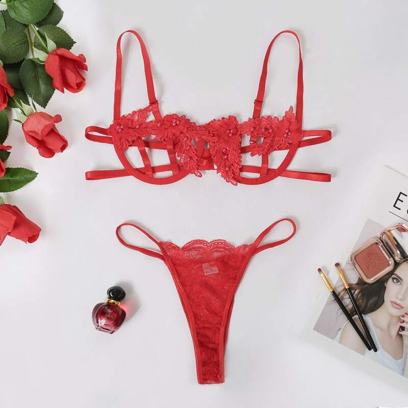 

Cut Out Appliques Underwire Lingerie Set, Red