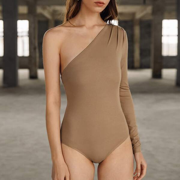 

One Shoulder Ruched Detail Form Fitted Bodysuit, Mocha brown