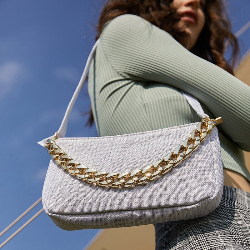 

Plain Chain Decor Baguette Bag, White