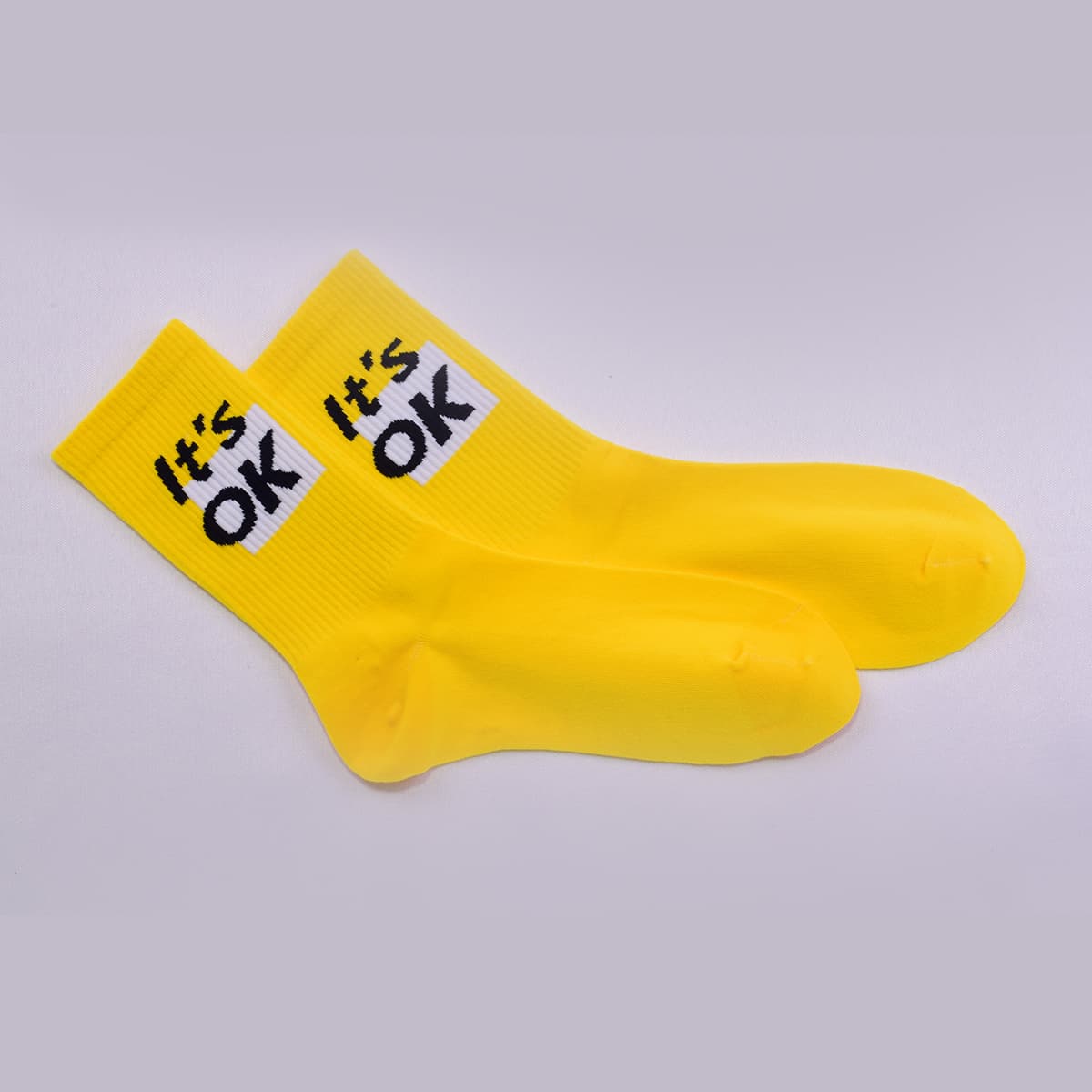 

1pair Letter Graphic Crew Socks, Yellow