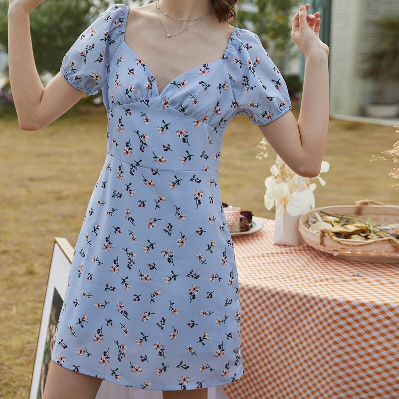 

Sweetheart Neck Ditsy Floral Dress, Baby blue
