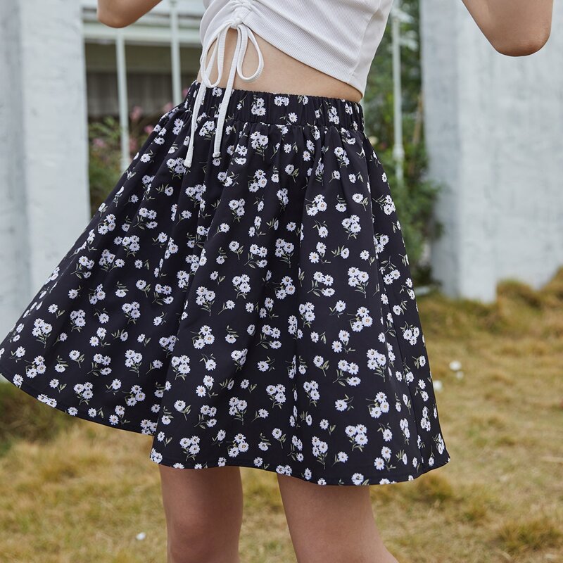 

Daisy Floral Flared Skirt, Black