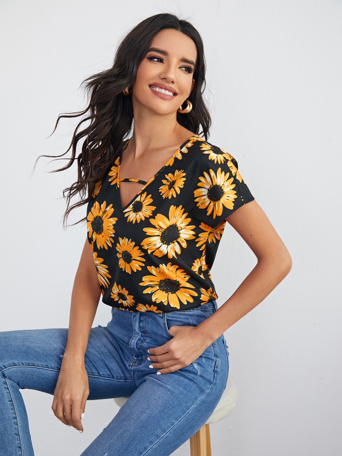 Keyhole Neck Sunflower Print Top thumbnail