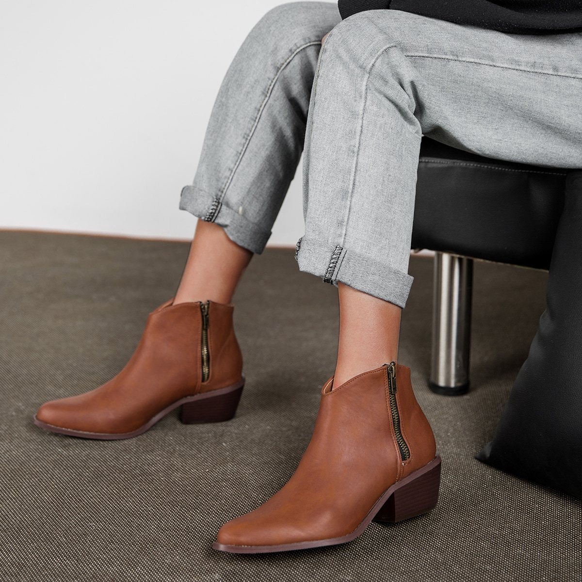 Image of Zipper Two Side Chunky Heeled Boots