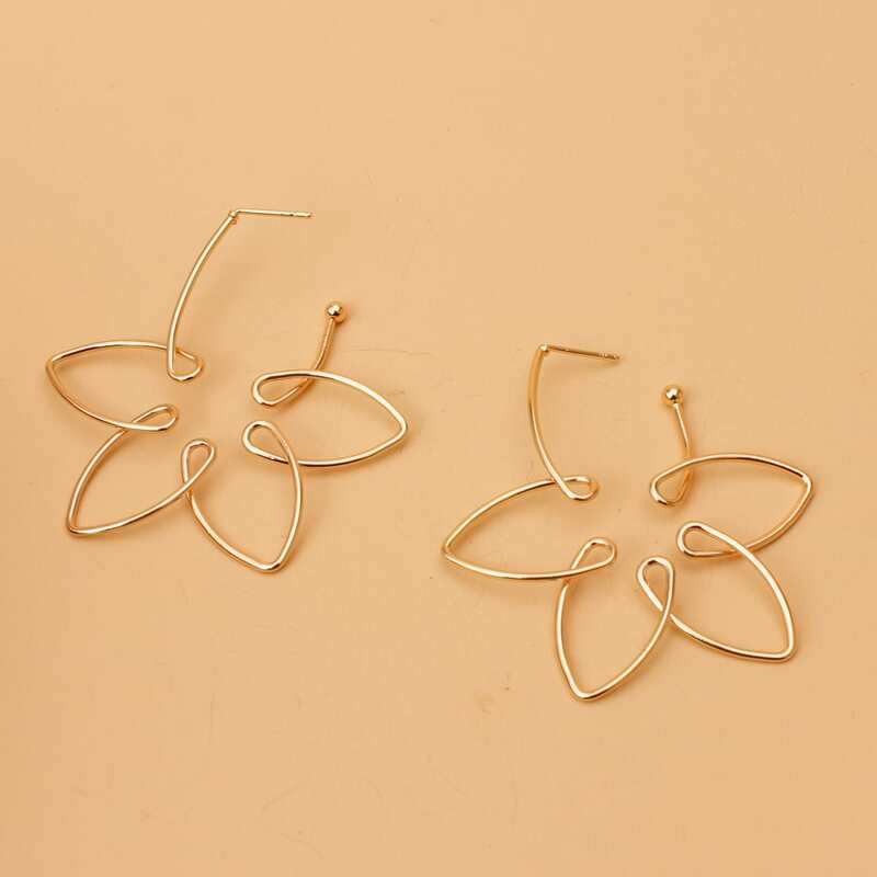 

Metal Floral Design Drop Earrings, Gold
