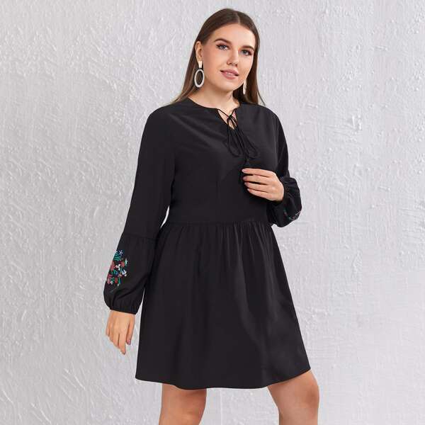 

Plus Floral Print Tie Neck Babydoll Dress, Black