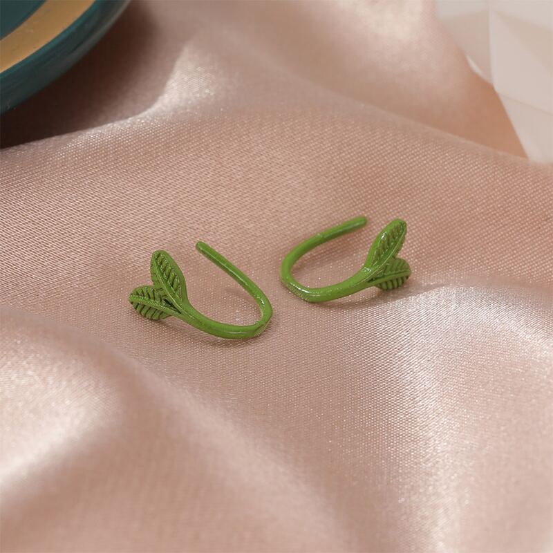

2pcs Leaf Design Ear Cuff, Green