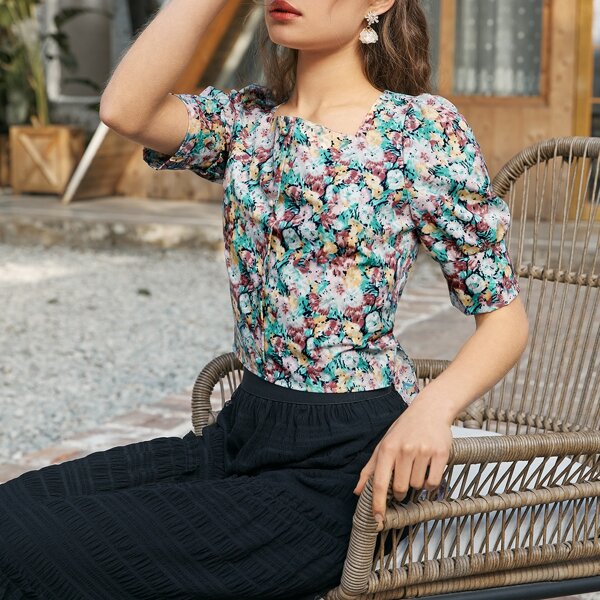 

Square Neck Tie Back Allover Floral Print Blouse, Multicolor