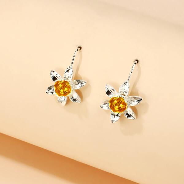 

Flower Design Earrings, Silver