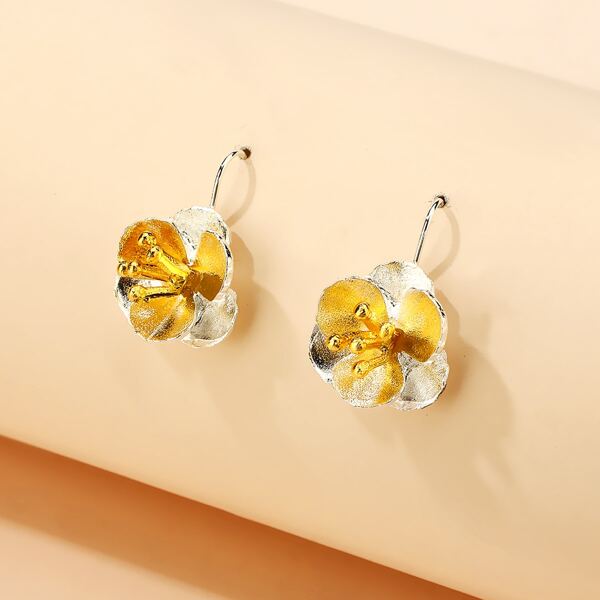 

Flower Design Earrings, Silver