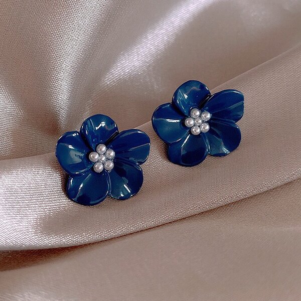 

Faux Pearl Detail Flower Design Earrings, Blue