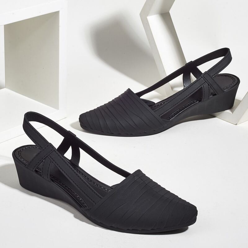 

Round Toe Textured Slingback Wedges, Black