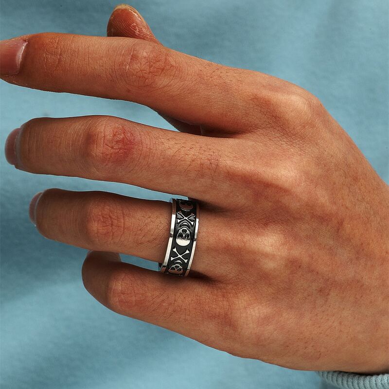 

Guys Skull Design Round Ring, Silver