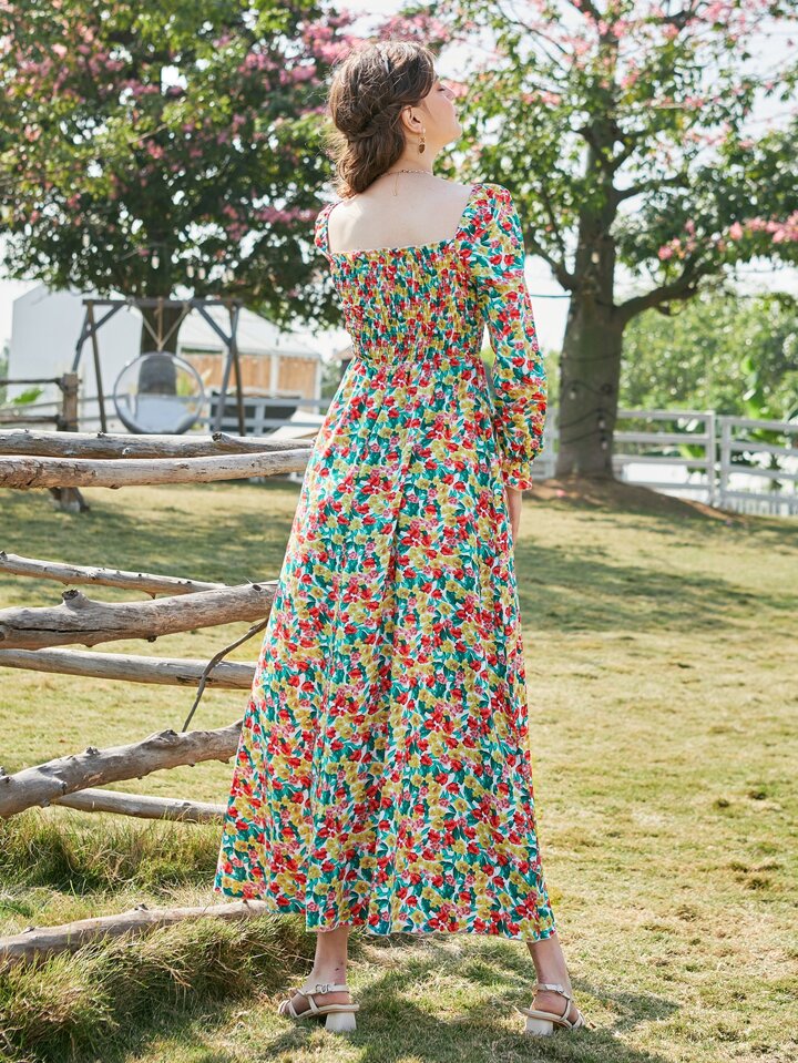 Our Ditsy Floral Print Square Neck Shirred Dress is such a vibe - ROMWE