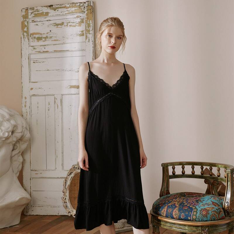 

Contrast Lace Solid Night Dress, Black