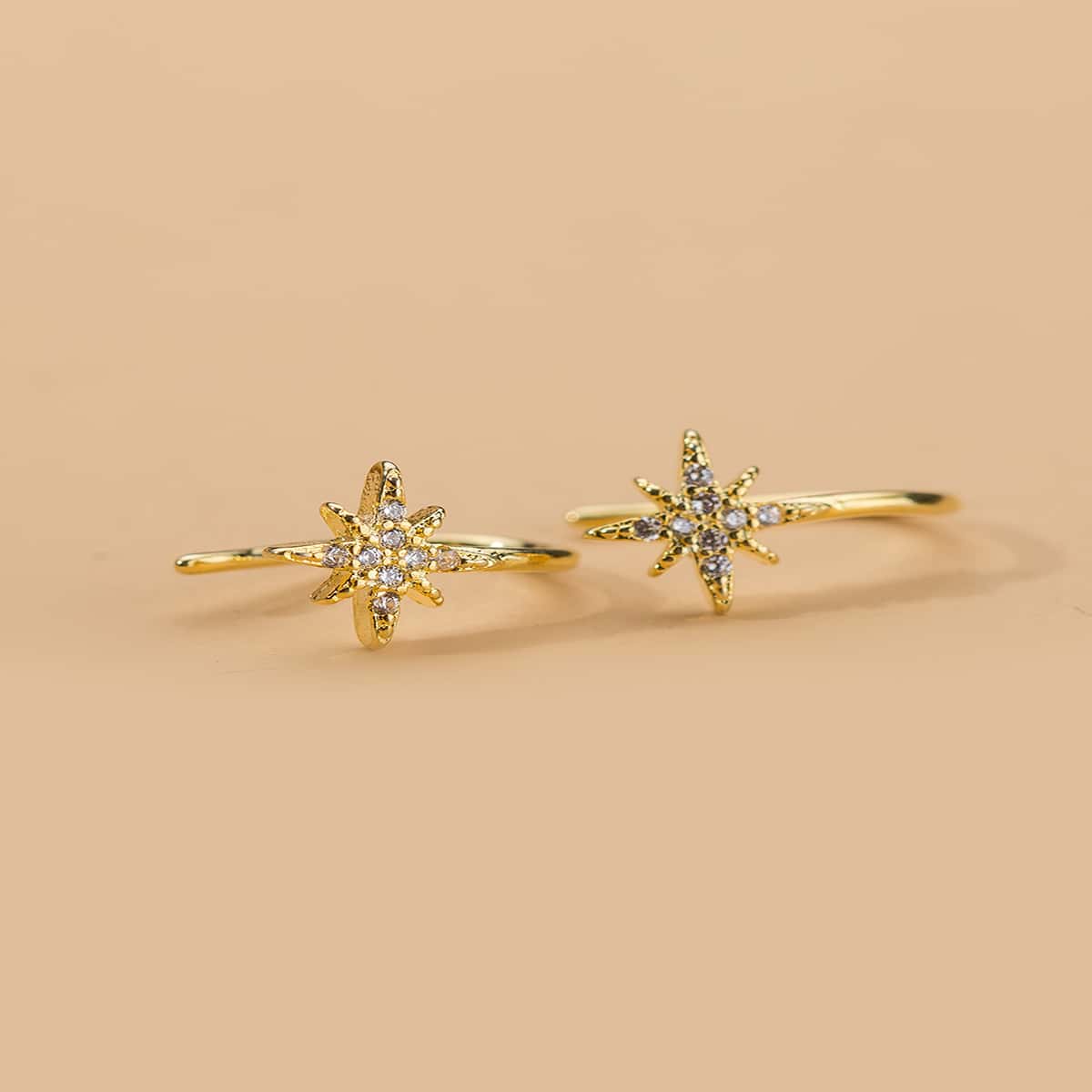 

2pcs Rhinestone Star Ear Cuff, Gold