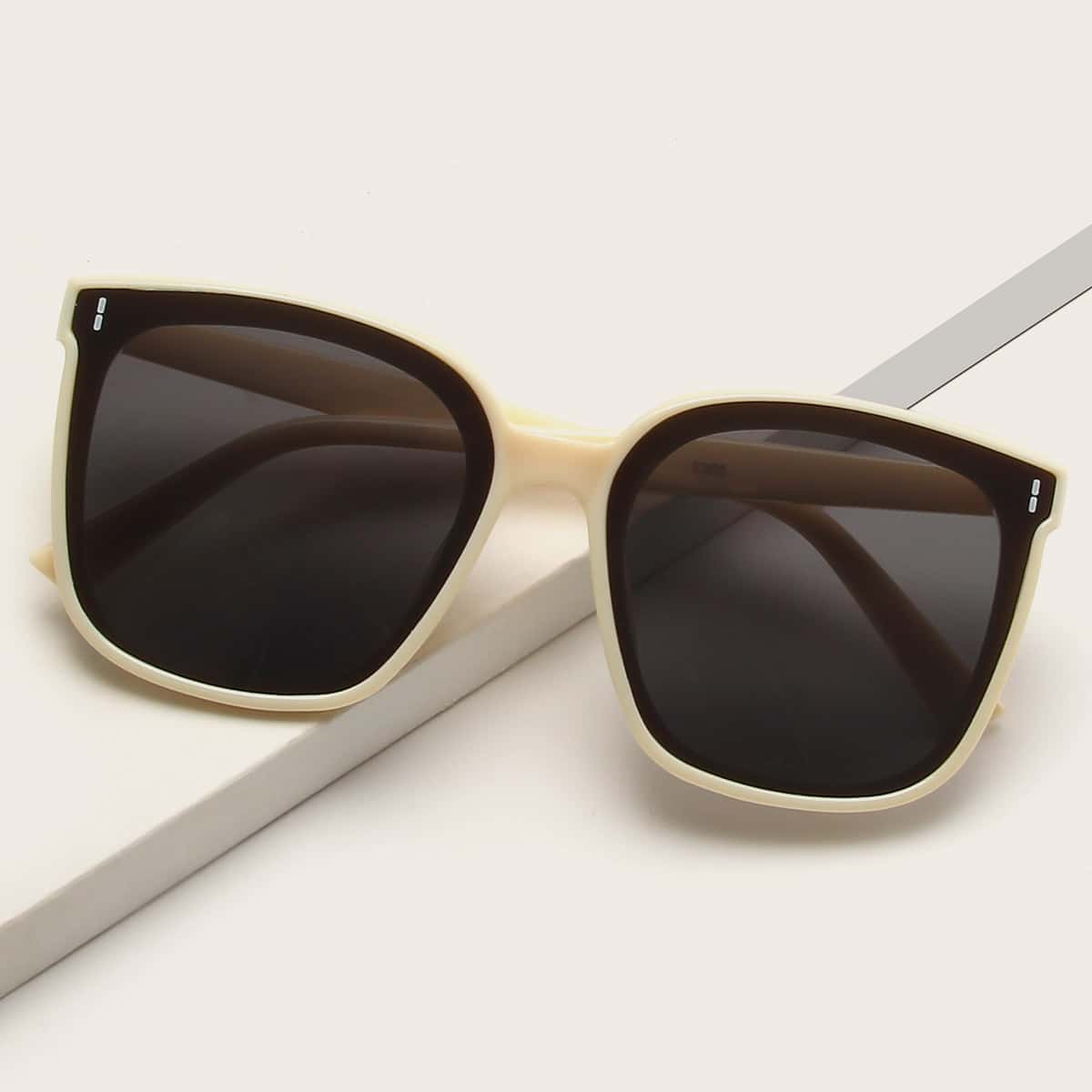 

Square Frame Sunglasses With Case
