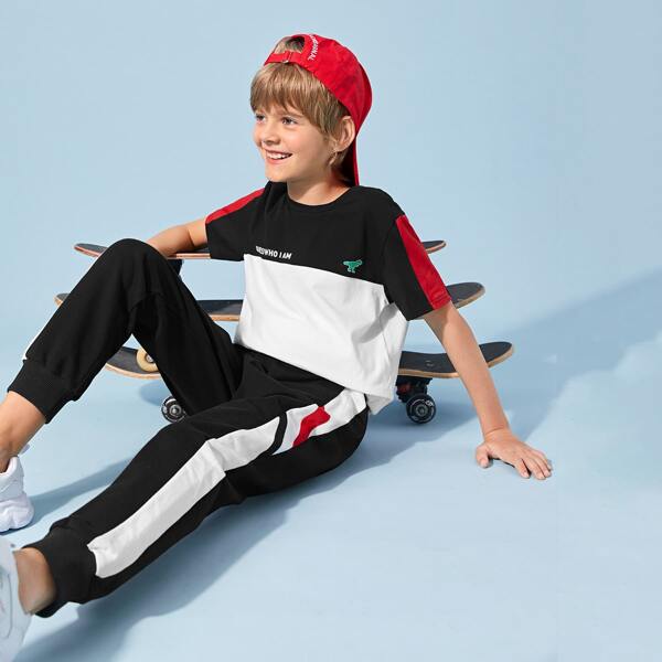 

Boys Slogan & Dinosaur Print Tee and Contrast Sideseam Sweatpants Set, Black and white
