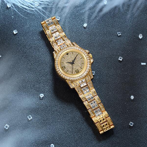 

1pc Rhinestone Decor Round Pointer Quartz Watch