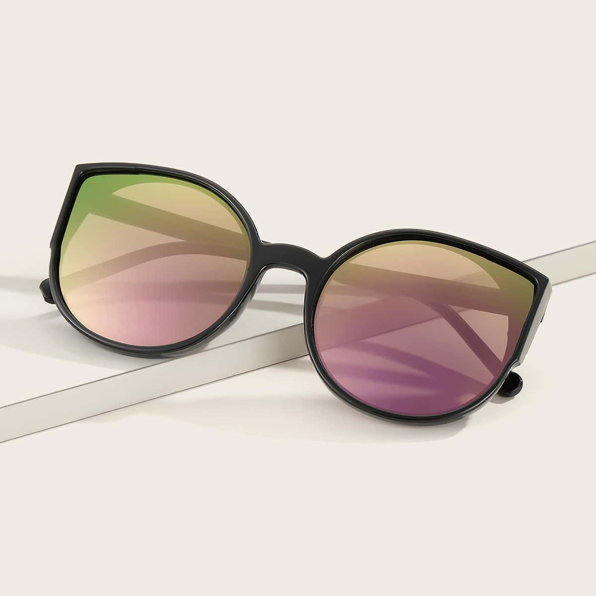 

Cat Eye Frame Sunglasses