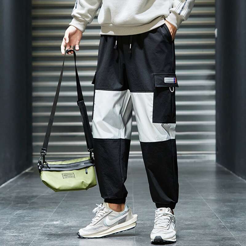 

Guys Contrast Panel Flap Pocket Cargo Pants, Black