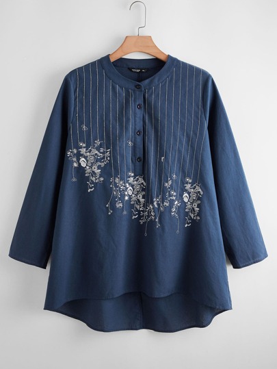 لباس علوي مطوي بنصف ازرار بحافة منخفض وعالي مطرز بزهر مقاس كبير