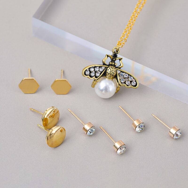 

1pc Rhinestone Bee Pendant Necklace & 4pairs Stud Earrings, Gold