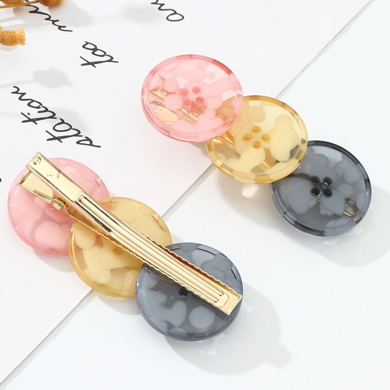 

2pcs Button Decor Hair Clip, Multicolor