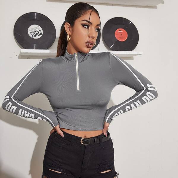 

Half Zip Contrast Binding Letter Graphic Crop Tee, Grey