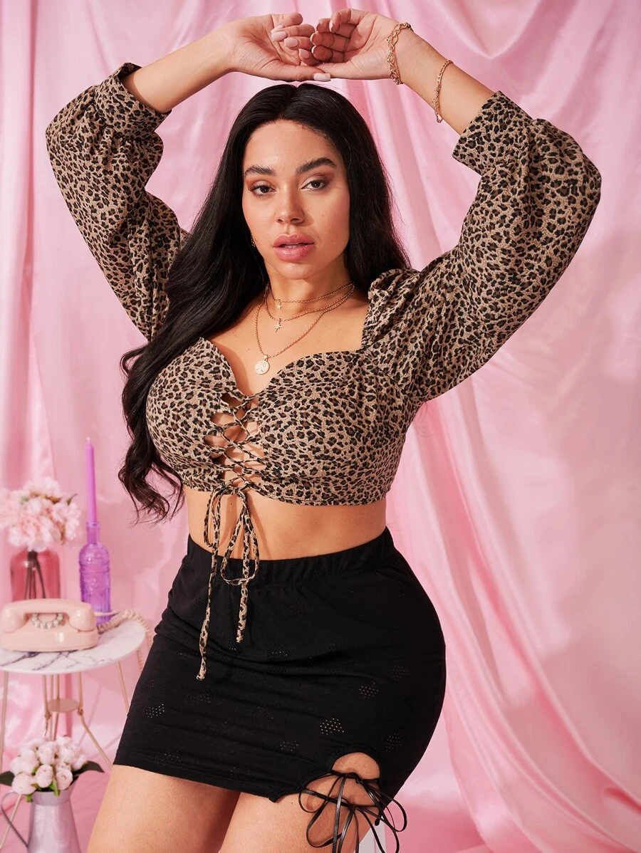 Celure لباس علوي قصير برباط امامي وبطباعة الفهد مقاس كبير