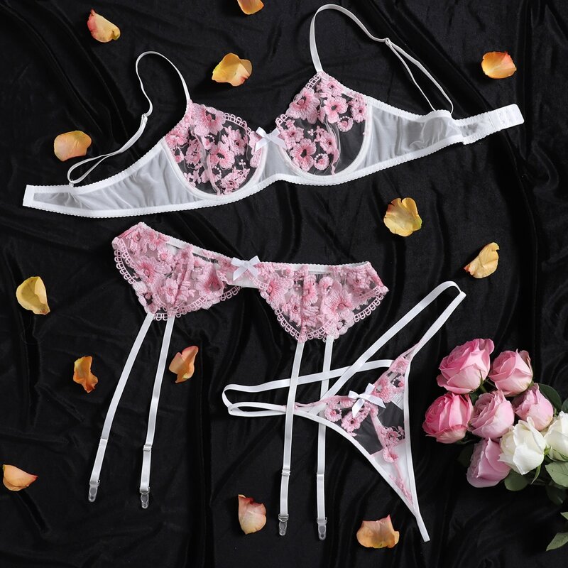 

Plus Embroidered Mesh Underwire Garter Lingerie Set, Multicolor