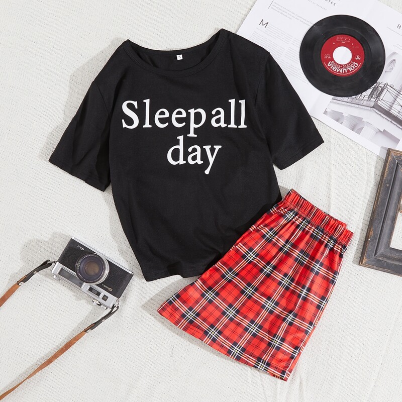 

Slogan Graphic Tee & Plaid Shorts Pajama Set, Multicolor