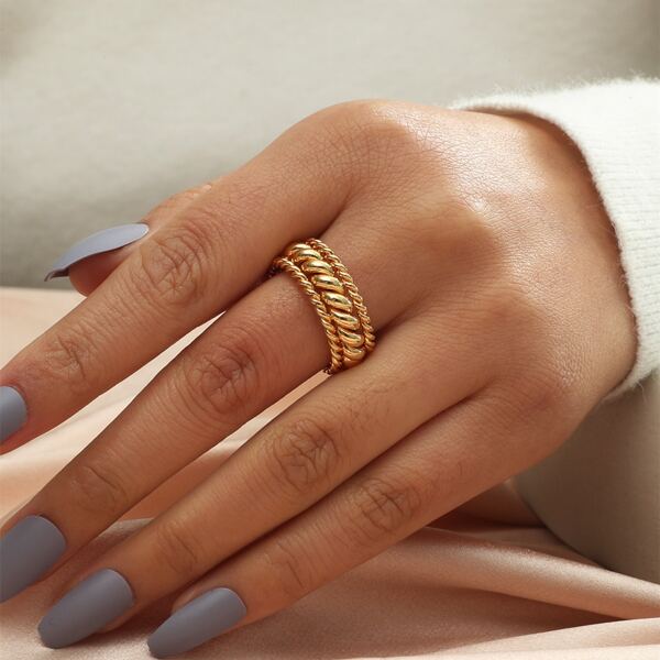 

Gold Plated Metal Twist Ring
