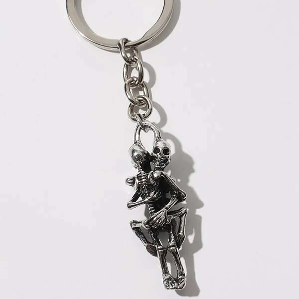 

1pc Hugging Skeleton Keychain, Silver