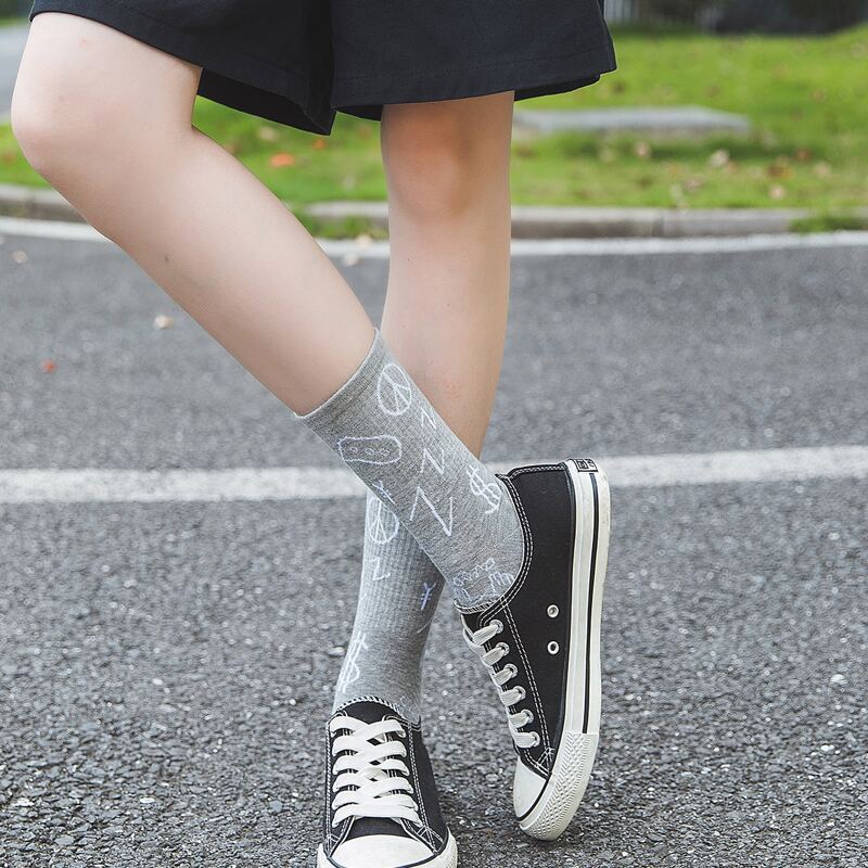 

1pair Letter Graphic Crew Socks, Grey