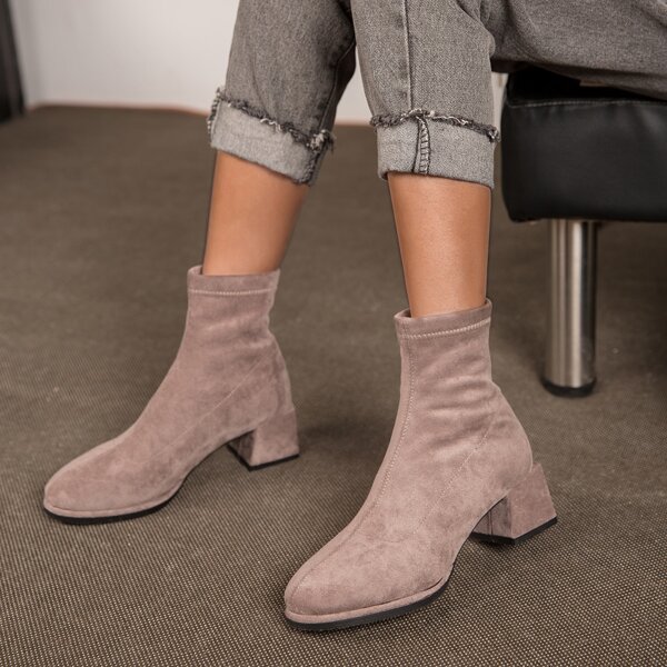 

Minimalist Chunky Heeled Boots, Grey