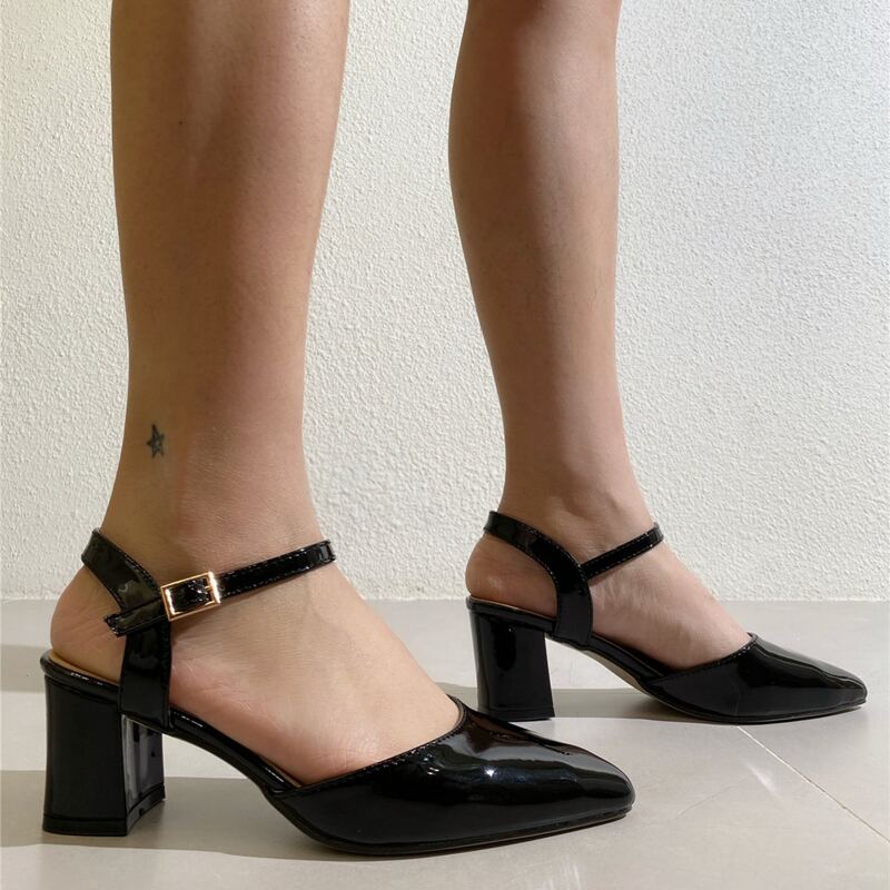 

Point Toe Chunky Heeled Ankle Strap Pumps, Black