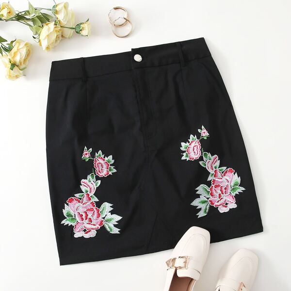

Plus Floral Embroidery Skirt, Black