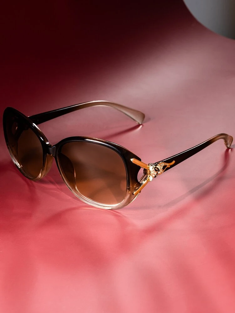 A Pair Of Women PC Circular Fox Head Sunglasses Decoration, Fashionable Eyeglasses Suitable For Traveling. Sunglasses Beach Sun Glasses Beach Accessories For Women Sun Glasses Sunglasses Shades