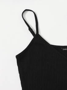 SHEIN VCAY 羅紋針織吊帶上衣和打褶寬腰帶短褲套裝 - 彩色 - 查看 3