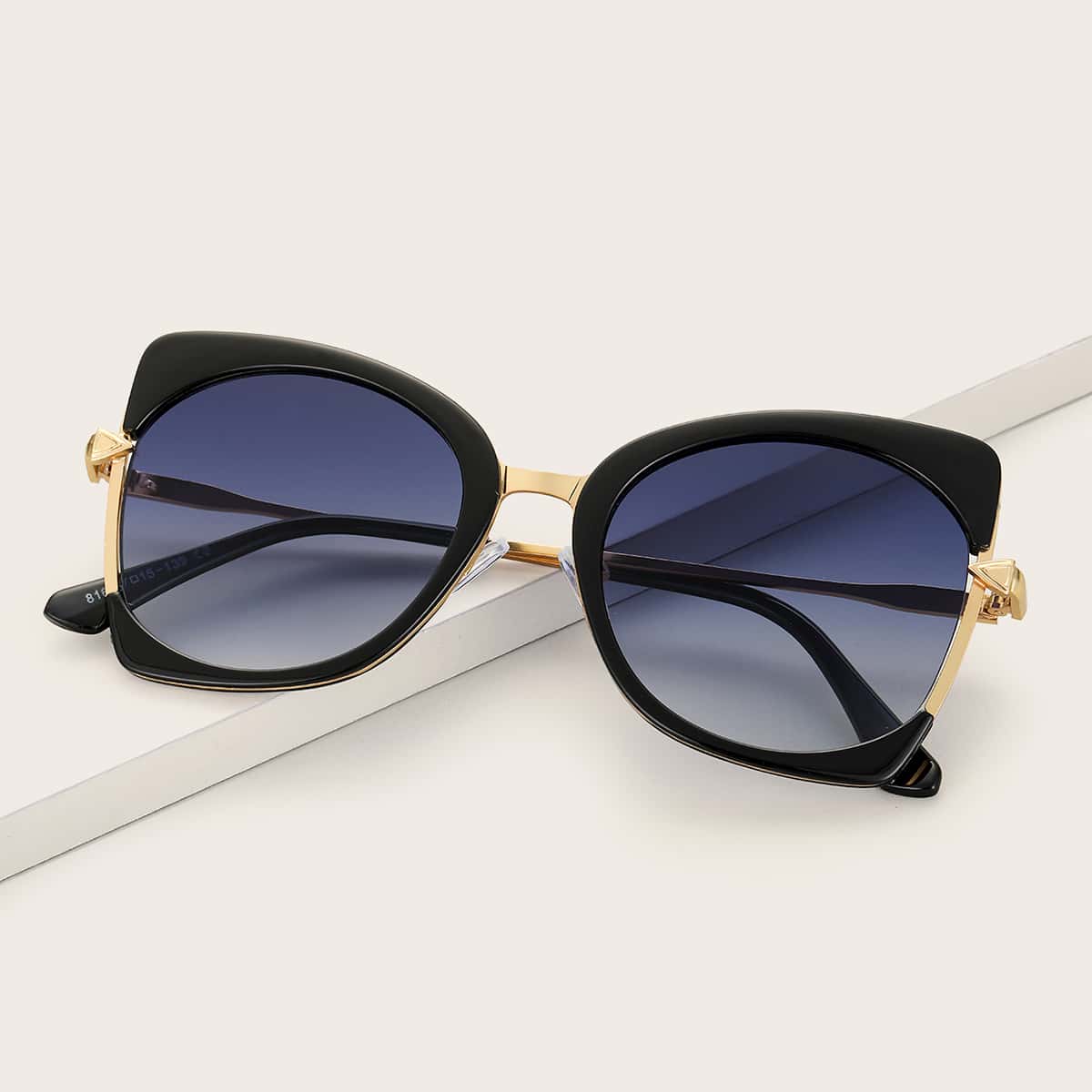 

Metal Frame Sunglasses