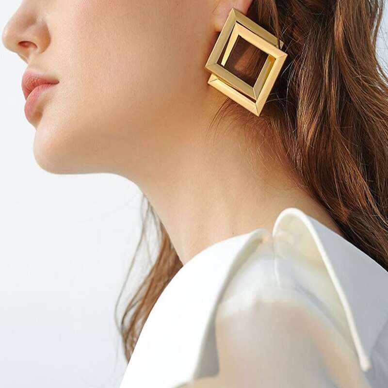 

Metal Square Drop Earrings, Gold