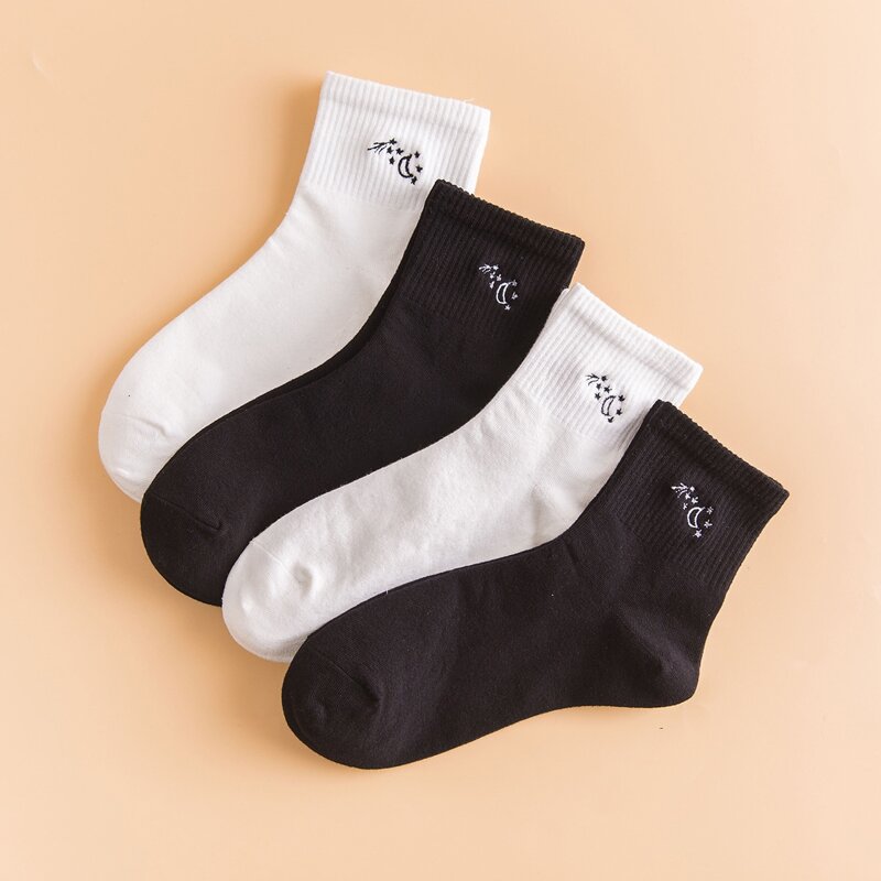 

4pairs Graphic Embroidery Socks, Black and white
